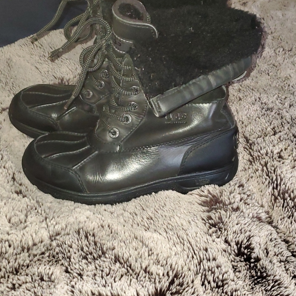 Uggs - Picture 3 of 4